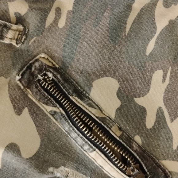 Kut From The Kloth Distressed Camouflage Jeans - Picture 7 of 12